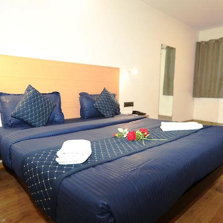 Hotel Noida Grand Sec 58 Exterior foto