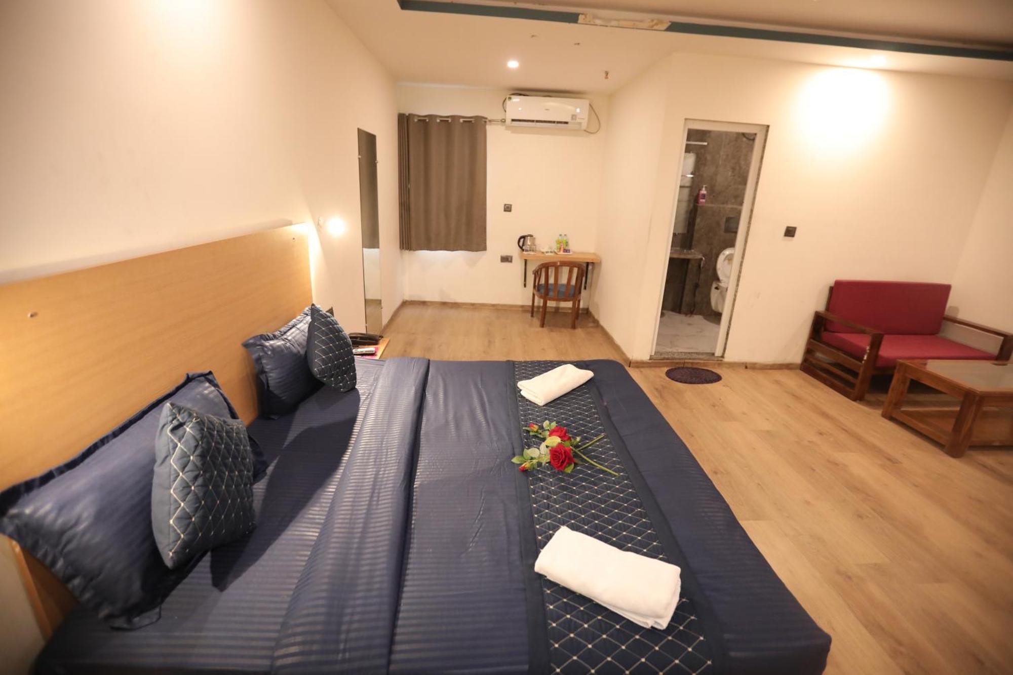 Hotel Noida Grand Sec 58 Exterior foto