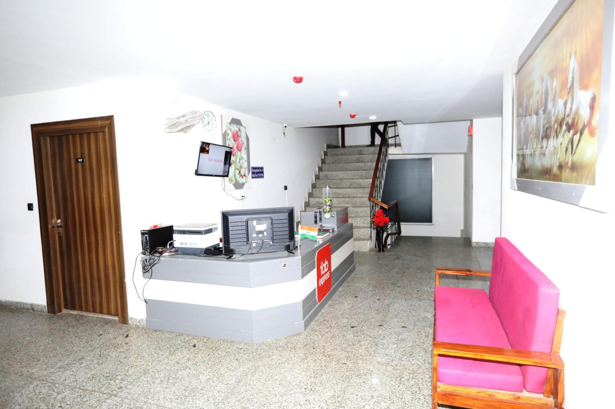 Hotel Noida Grand Sec 58 Exterior foto
